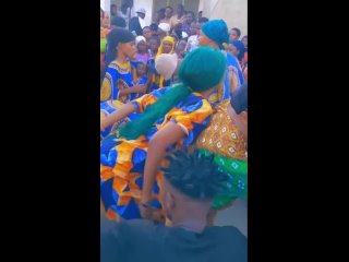 she is clearly looking for a groom | @videfunny